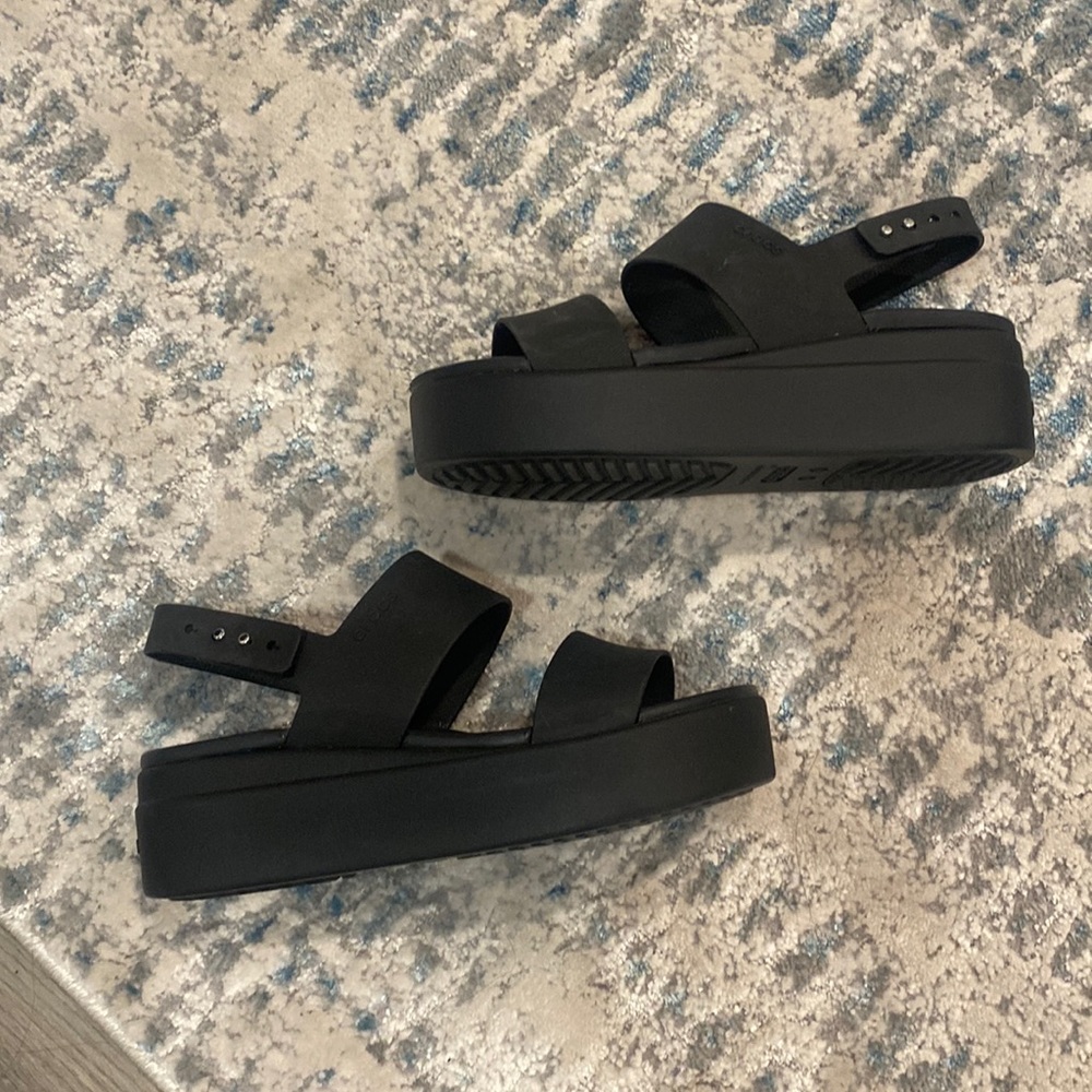 Crocs platform Brooklyn size 6 black